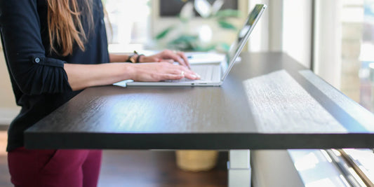 Bureau réglable en hauteur - un investissement dans la santé et le travail